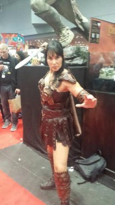Jessica cosplays Xena at NYCC 2014. Photo: The Geek Initiative.