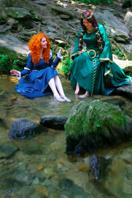 Erin as Merida and her mom (Queen Elinor) from Brave Photographer: Laura Powers